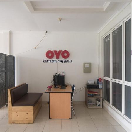 Oyo 3049 Scientia Dormitory Syariah Tangerang Buitenkant foto