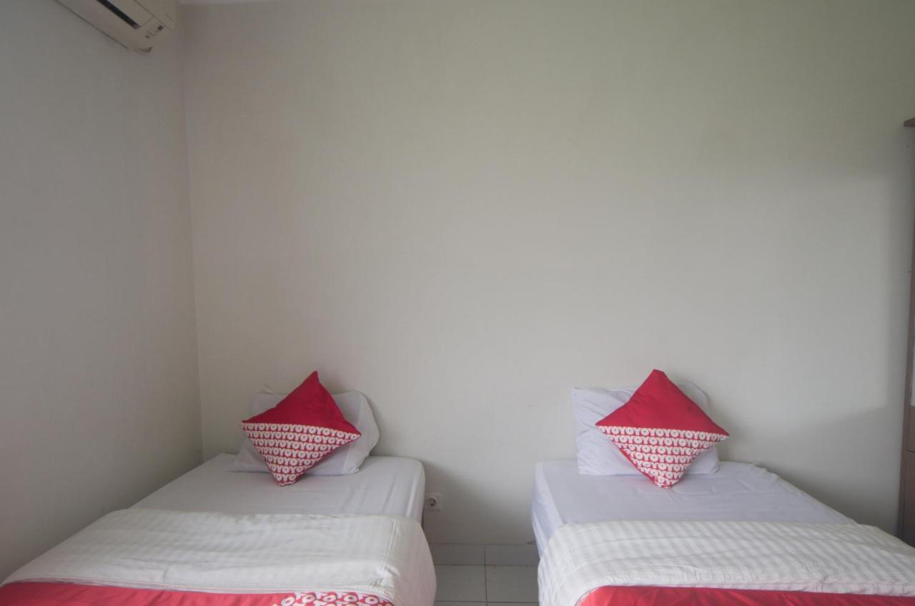 Oyo 3049 Scientia Dormitory Syariah Tangerang Buitenkant foto