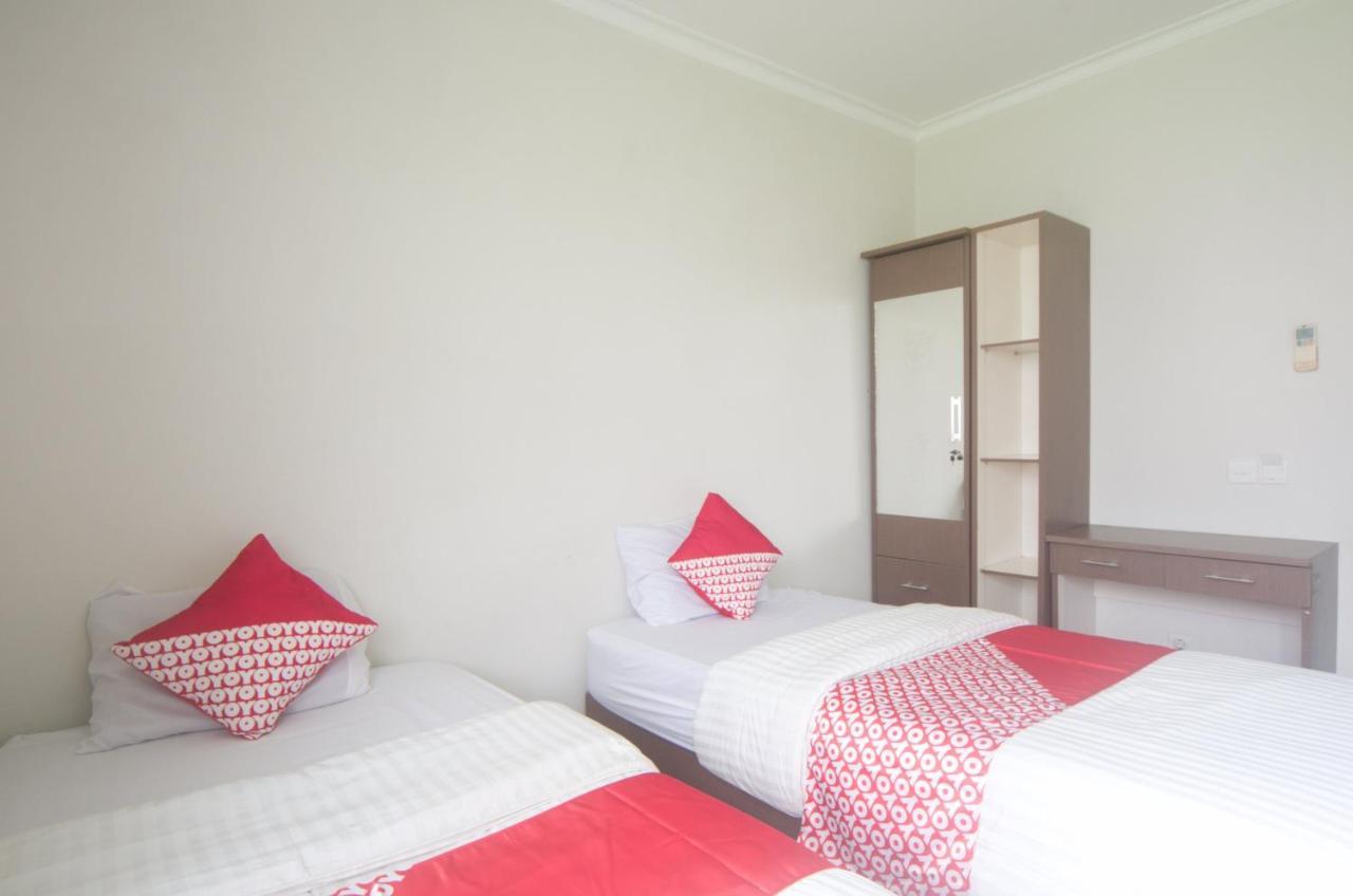Oyo 3049 Scientia Dormitory Syariah Tangerang Buitenkant foto